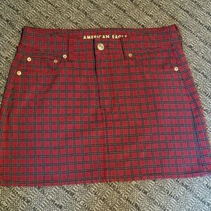 AE high rise mini Red Plaid Skirt sz 10 women’s. Lnwot.